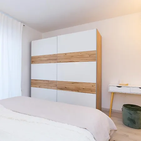 Cozy Aurora Pula