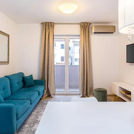 Cozy Aurora Apartment Pula