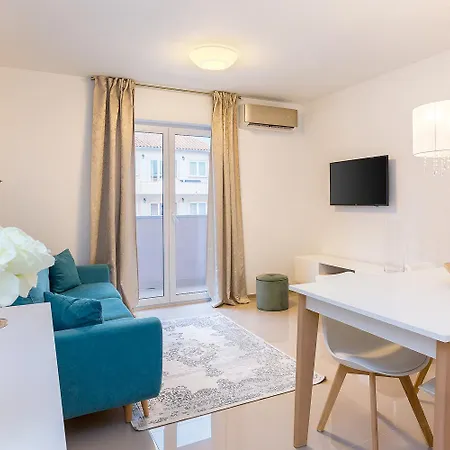 Cozy Aurora Apartment *